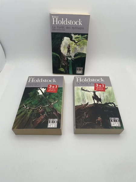 La forêt des Mythagos - La forêt des mythagos / Lavondyss / La Porte d'ivoire - Robert Holdstock - Gallimard - Livres - Très bon état