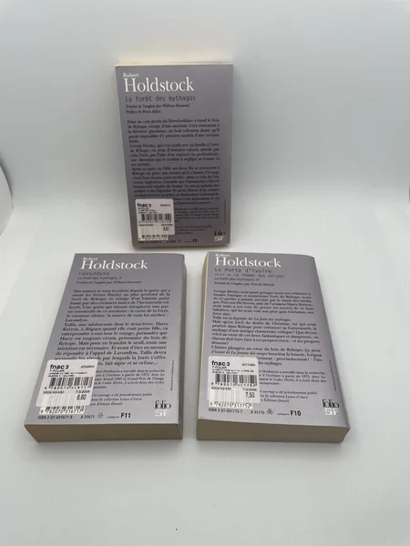 La forêt des Mythagos - La forêt des mythagos / Lavondyss / La Porte d'ivoire - Robert Holdstock - Gallimard - Livres - Très bon état