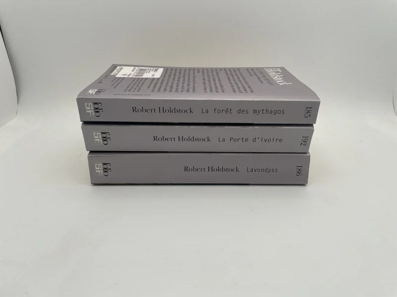 La forêt des Mythagos - La forêt des mythagos / Lavondyss / La Porte d'ivoire - Robert Holdstock - Gallimard - Livres - Très bon état