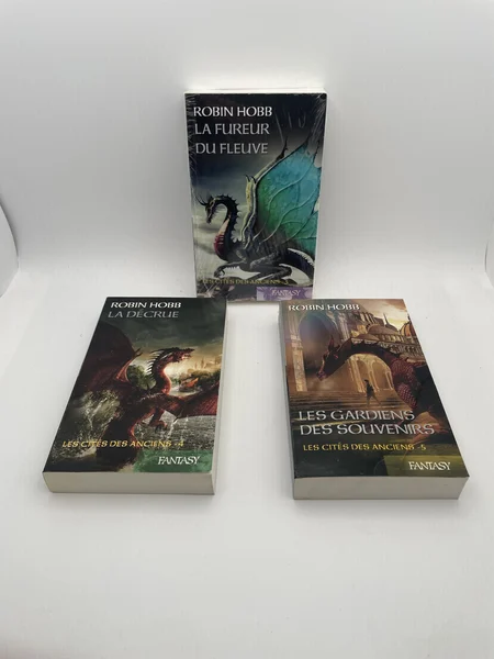 Les Cités des Anciens - Tomes 3 à 5 (La Fureur du Fleuve, La Décrue, Les Gardiens des Souvenirs) - Robin Hobb - France Loisirs - Livres - Neuf