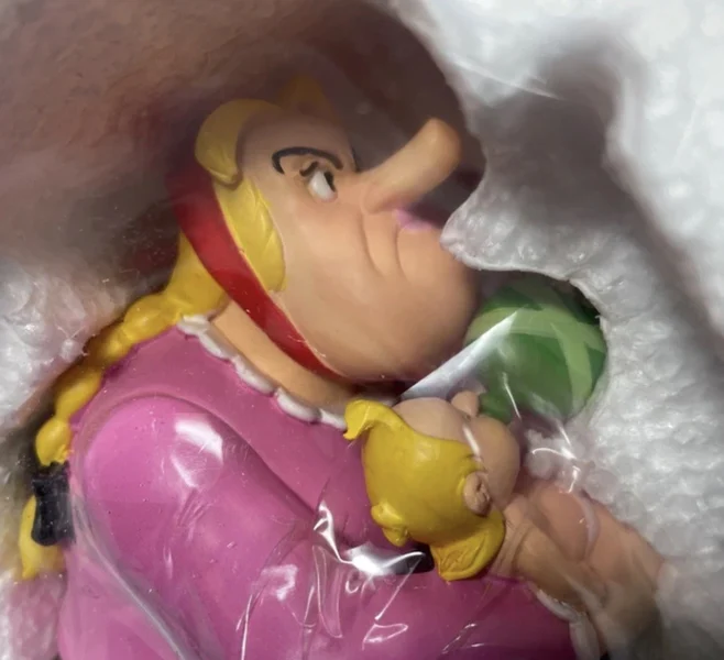 Roseaepine dans le fils d Asterix + figurine Hachette - La Grande galerie - 2012 - Figurines - Neuf
