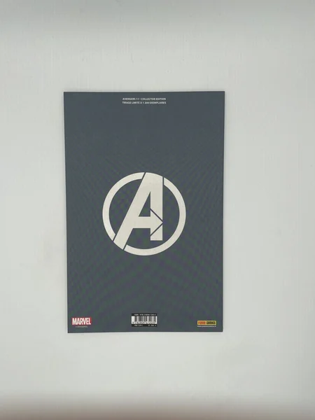 Avengers - Tome 11 - Collector Edition Moebius - Mark Waid / Mike Del Mundo - Panini Comics - Comics - Très bon état
