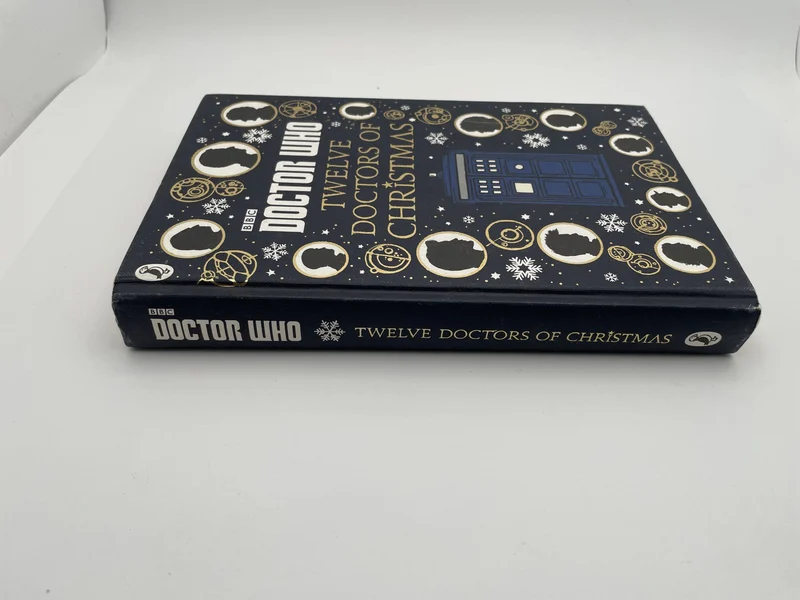 Doctor Who - Twelve Doctors of Christmas - Colin Brake / Richard Dungworth / Scott Handcock / Gary Russell - Puffin Books - Livres - Très bon état