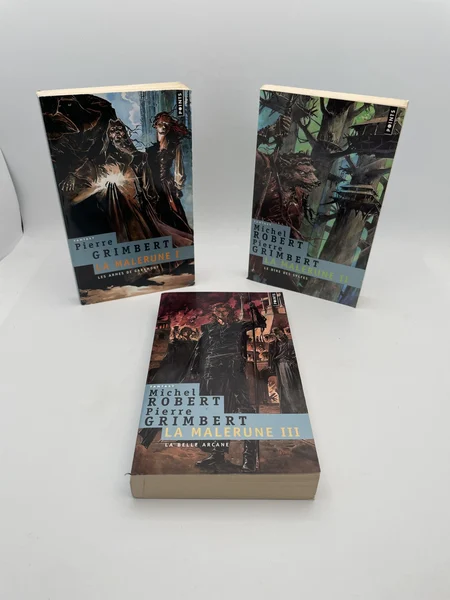 La Malerune - Tomes I à III (Les Armes de Garamont, Le Dire des Sylves, La Belle Arcane) - Pierre Grimbert / Michel Robert - Points - Livres - Bon état