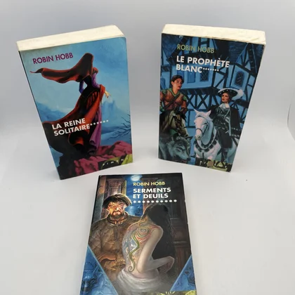 L'Assassin Royal - Tomes 6, 7 et 10 (La Reine Solitaire / Le Prophète Blanc / Serments et Deuils) - Robin Hobb - France Loisirs - Livres - État correct
