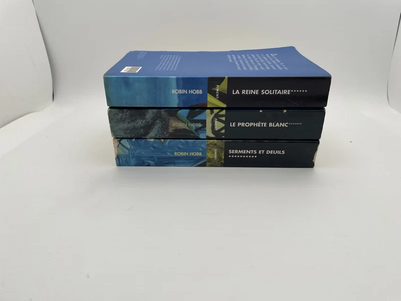 L'Assassin Royal - Tomes 6, 7 et 10 (La Reine Solitaire / Le Prophète Blanc / Serments et Deuils) - Robin Hobb - France Loisirs - Livres - État correct