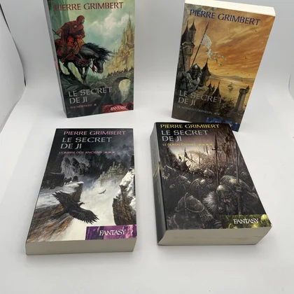 Le Secret de Ji - Tomes 1 à 4 (Six héritiers, Le serment orphelin, L'ombre des anciens, Le doyen éternel) - Pierre Grimbert - France Loisirs - Livres - Très bon état