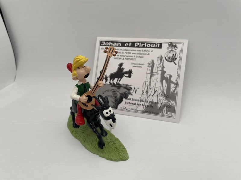 Pirlouit jouant de la guitare à cheval sur biquette - Pixi - Figurines - Très bon état