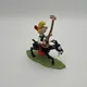 Pirlouit jouant de la guitare à cheval sur biquette - Pixi - Figurines - Très bon état — Photo 4