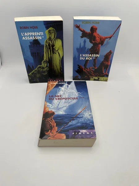 L'Assassin Royal - Tomes 1 à 3 (L'Apprenti Assassin, L'Assassin du Roi, La Nef du Crépuscule) - Robin Hobb - France Loisirs - 1
