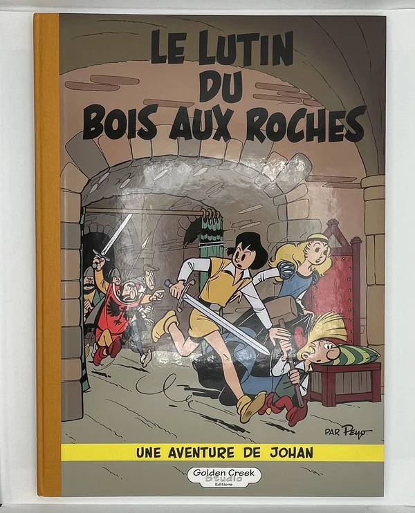 Troisième aventure de Johan, ce tome marque un tournant : c'est ici qu'apparaît Pirlouit, le petit personnage facétieux qui donnera bientôt son nom à la série. François le bûcheron vit dans la terreur d'une créature qui hante le Bois aux Roches, pille