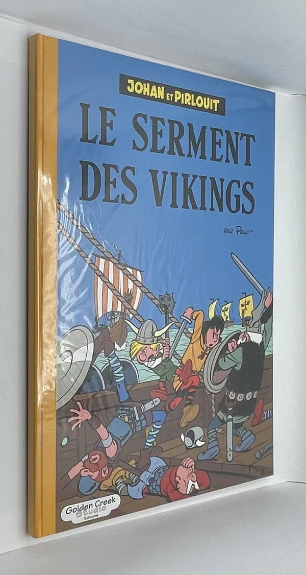Cinquième aventure de Johan et Pirlouit, Le serment des vikings paraît chez Dupuis en 1957, alors que Peyo affine peu à peu l'équilibre qui fera la marque de la série : l'entrain chevaleresque du page brun et les pitreries de son turbulent compagnon.