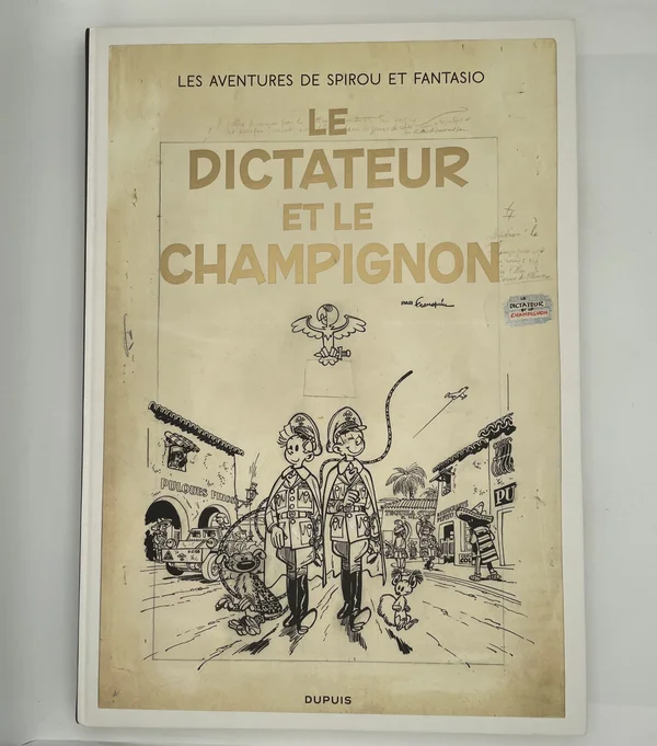 Le Dictateur et le Champignon est l'une des aventures les plus inventives de Franquin, co-écrite avec Maurice Rosy et publiée dans le Journal de Spirou entre août 1953 et mai 1954. Spirou, Fantasio et le Marsupilami s'y retrouvent projetés dans une