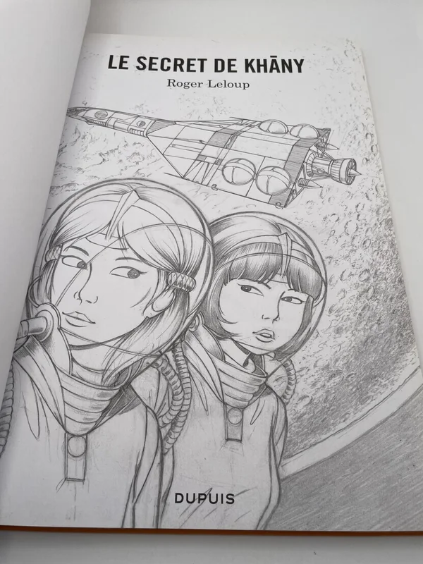 Vingt-septième aventure de l'ingénieure japonaise imaginée par Roger Leloup, Le Secret de Khâny referme un cycle amorcé de longue date : celui des Vinéens, ce peuple bleu venu d'une autre planète auquel appartient Khâny, l'amie extraterrestre de Yoko.